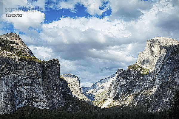 Half Dome Landschaft  Yosemite National Park; Kalifornien  Vereinigte Staaten von Amerika