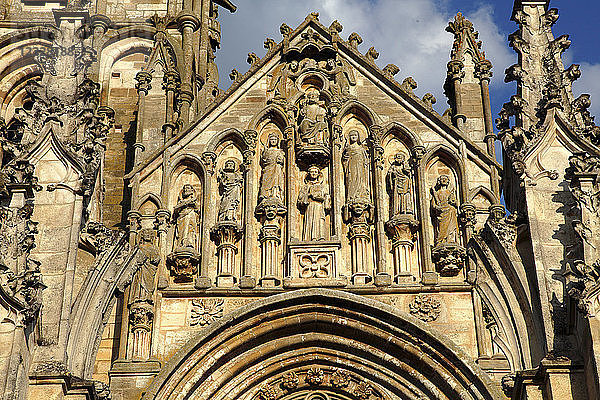 Frankreich  Bourgogne Franche Comte  Departement Yonne (89)  Saint Pere (Saint Pere sous Vezelay)  Kirche Notre Dame