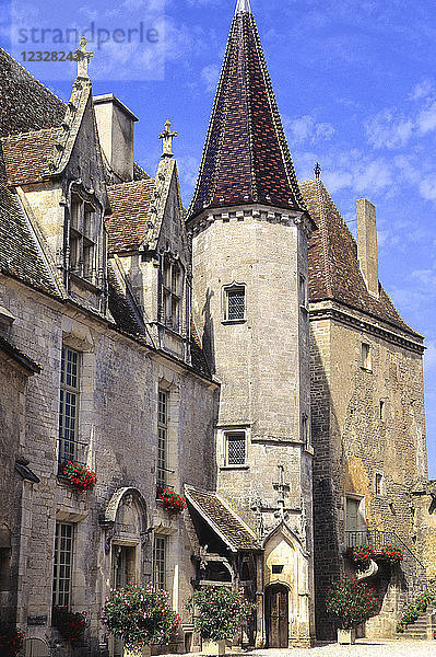 Frankreich  Bourgogne Franche Comte  Cote d'or (21)  Chateauneuf (schönstes Dorf Frankreichs)  Schloss Chateauneuf