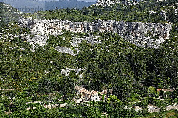 Frankreich  Provence Alpes Cote d'Azur  Bouches du Rhone (13)  Region Alpilles  Les Baux de Provence  la Fontaine Tal