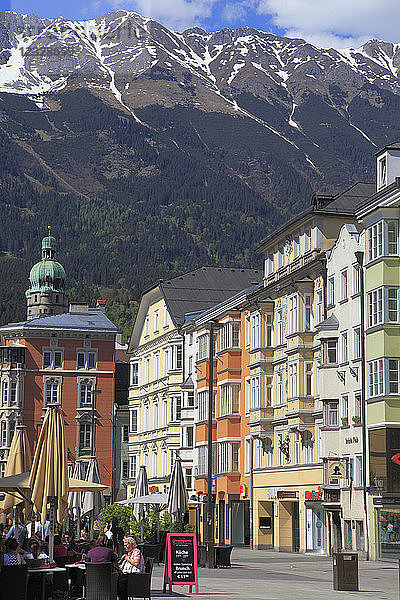 Österreich  Tirol  Innsbruck  Maria-Theresien-Straße  Menschen