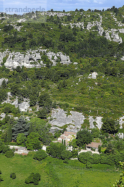 Frankreich  Provence Alpes Cote d'Azur  Bouches du Rhone (13)  Region Alpilles  Les Baux de Provence  La Fontaine Tal