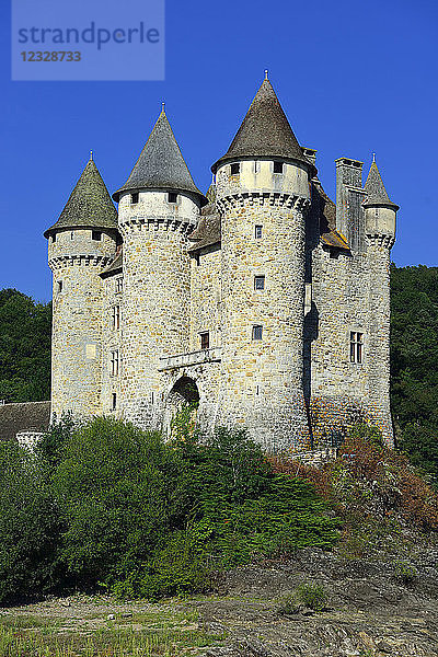 Europa  Frankreich  das Chateau de Val im Cantal  Pflichtangabe: Schloss de Val