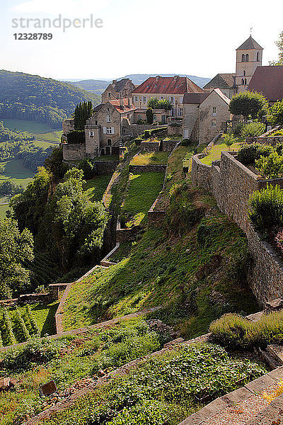Frankreich  Bourgogne Franche Comte  Jura (39)  Chateau-Chalon (Schönstes Dorf Frankreichs)