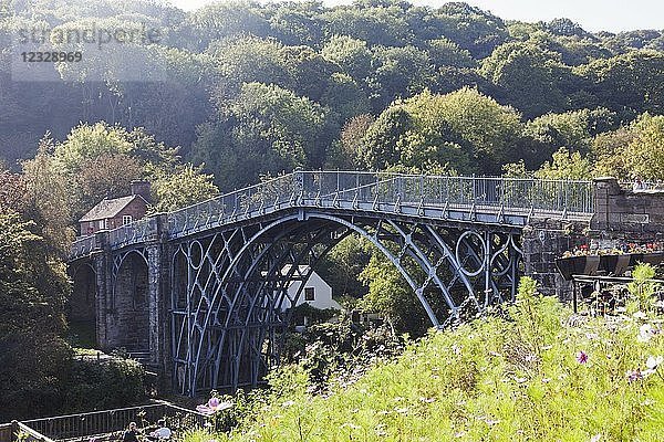 England Shropshire Ironbridge Ironbridge-Brücke Die erste Gusseisenbrücke der Welt