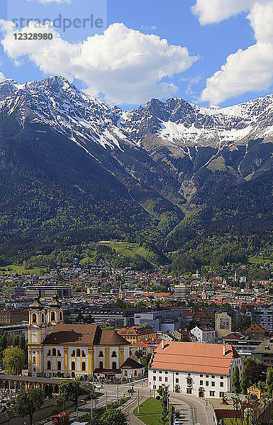 Österreich  Tirol  Innsbruck  Skyline  Alpen  Gesamtansicht