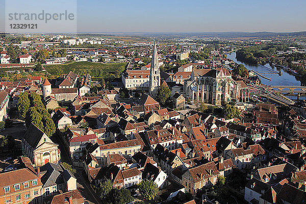 Frankreich  Region Bourgogne Franche Comte (Burgund)  Departement Yonne  Auxerre  Abtei Saint Germain und Altstadt