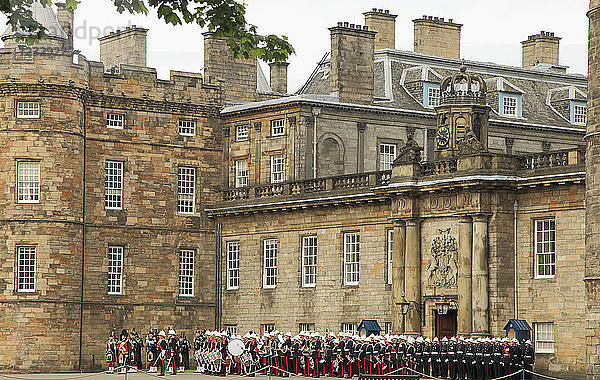 Großbritannien  Schottland  Edinburgh  Palace of Holyroodhouse  Wache  Militärkapelle