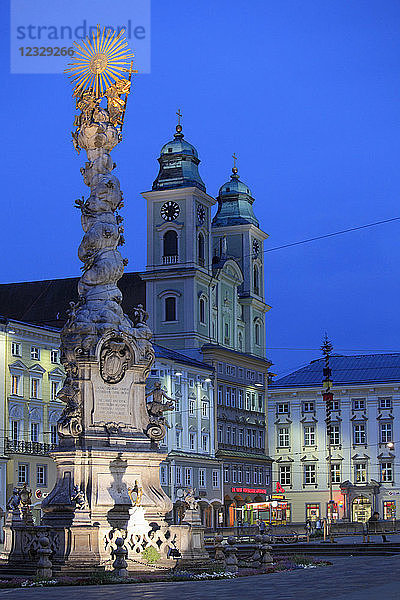 Österreich  Oberösterreich  Linz  Hauptplatz  Dreifaltigkeitssäule  Alter Dom  Alter Dom