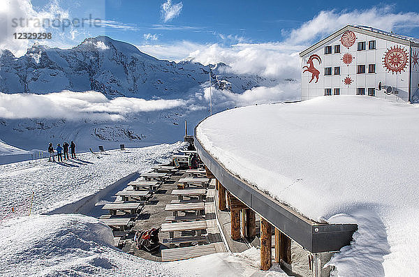 Schweiz  die Bernina-Kette  Bergrestaurant im Diavolezza-Skipark