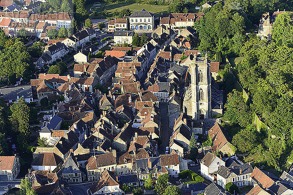 Europa  Frankreich  die Stadt Donzy in der Nievre in Burgund