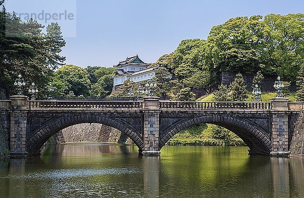 Japan  Tokio City  Kaiserpalast  Nijubashi-Brücke.