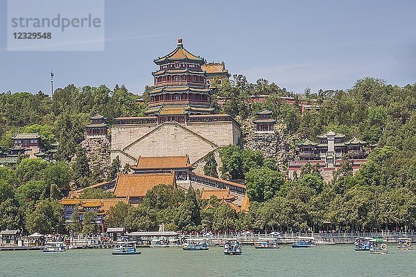 China  Beijin-Stadt  Sommerpalast  Hügel der Langlebigkeit  Pavillon der buddhistischen Fragranz  Kunming-See