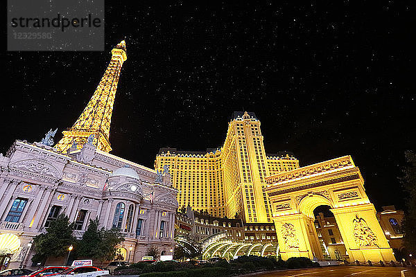USA. Nevada. Las Vegas. Las Vegas Boulevard. Spielbank Paris. Der Arc de Triomphe. Die Oper Garnier. Der Eiffelturm. Die sternenklare Nacht.