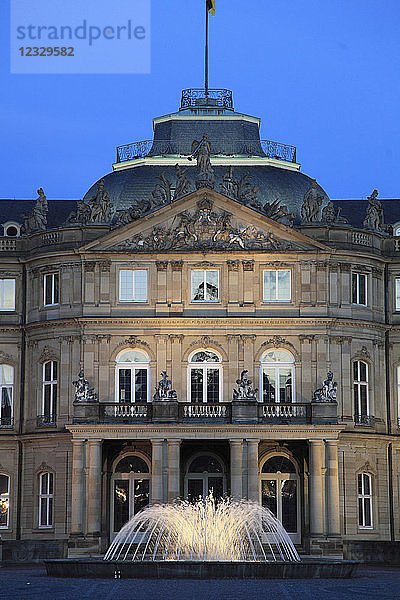Deutschland  Baden-Württemberg  Stuttgart  Schlossplatz  Neues Schloss