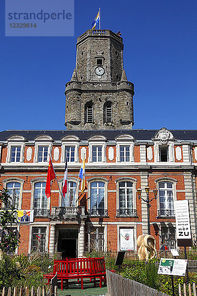 Frankreich  Hauts de France  Departement Pas de Calais (62)  Boulogne sur Mer  Rathaus und Glockenturm (Unesco-Welterbe)