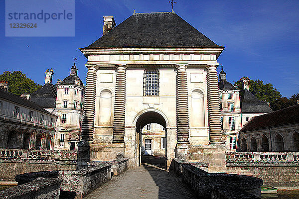 Frankreich  Bourgogne Franche Comte  Departement Yonne (89)Tanlay  Schloss Tanlay