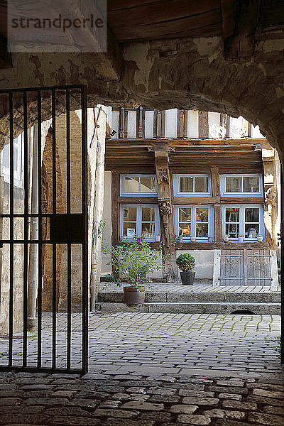 Frankreich  Region Bourgogne Franche Comte (Burgund)  Departement Yonne  Noyers oder Noyers sur Serein (schönstes Dorf Frankreichs) Gesellschaftshaus