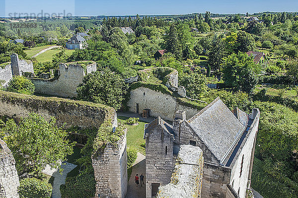 Frankreich  Indre-et-Loire  Königliche Stadt Loches  Festungsanlagen des Schlosses vom Großen Bergfried aus gesehen
