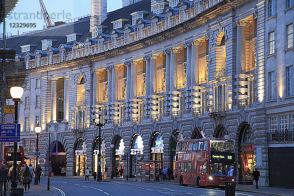 Großbritannien  England  London  Regent Street  Geschäfte  Architektur