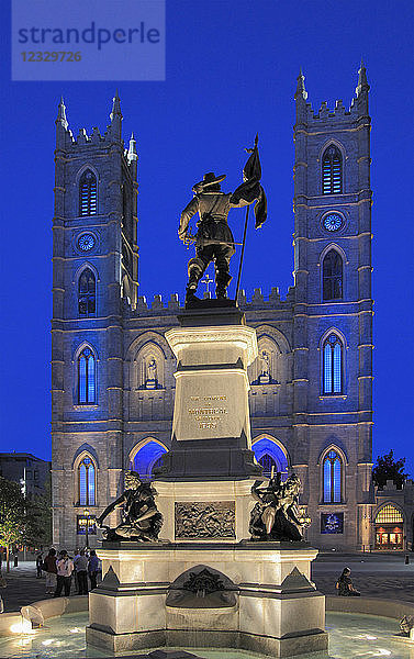 Kanada  Quebec  Montreal  Place d'Armes  Maisonneuve-Statue  Kirche Notre-Dame