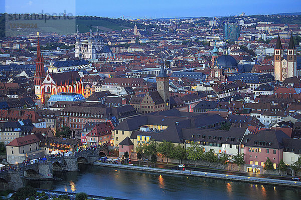 Deutschland  Bayern  Würzburg  Skyline  Gesamtansicht aus der Luft