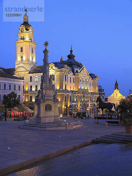 Ungarn  Pecs  Szechenyi ter  Rathaus