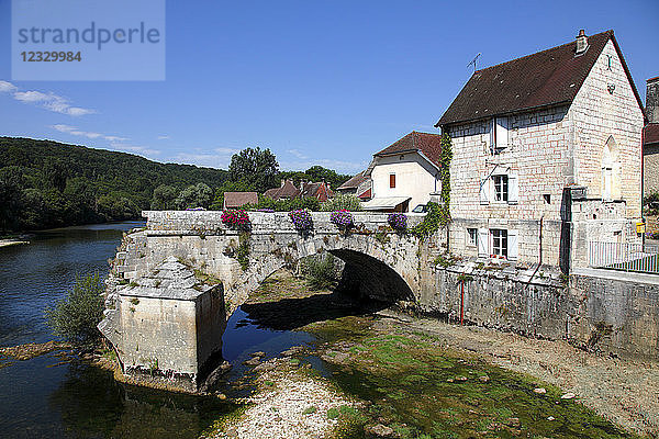 Frankreich  Franche Comte  Departement Jura (39)  Port-Lesney und la Loue