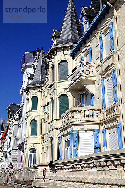 Frankreich  Hauts de France  Departement Pas de Calais (62)  Opalküste  Wimereux  Strandpromenade