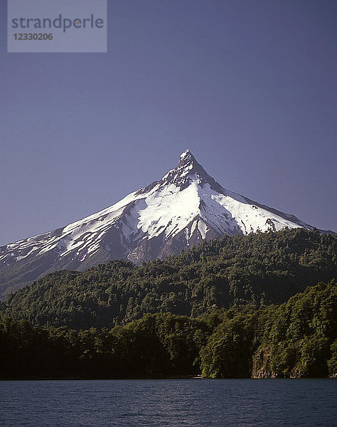 Chile  Seengebiet  Vulkan Puntiagudo  See Todos los Santos