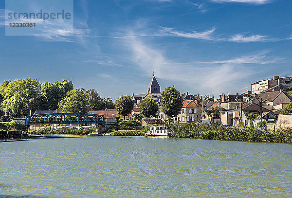 Frankreich  Grand Est  Marne  Seitenkanal der Marne  Mareuil sur Ay  Coteaux de Champagne