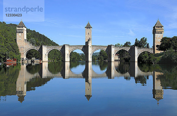 Frankreich  Okzitanien  Departement Lot (46)  Cahors  Valentre-Brücke (Unesco-Welterbe)