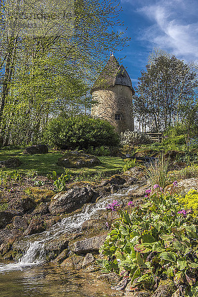 Frankreich  Vendee  les Epesses  Themenpark Puy-du-Fou  Mühle in einem Park im Dorf aus dem 18.