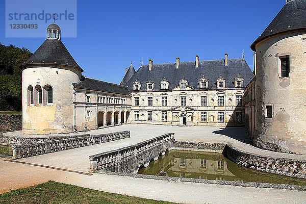 Frankreich  Bourgogne Franche Comte  Cote d'or (21)  Bussy le Grand  Schloss Bussy Rabutin