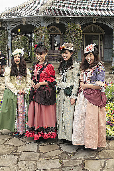 Japan  Nagasaki  Glover Mansion  Menschen  historische Kostüme