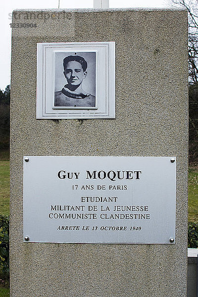 Frankreich  Chateaubriant  la Carriere  Stele von Guy Moquet  erschossen von den Deutschen am 22. Oktober 1941 mit 26 anderen Widerstandskämpfern