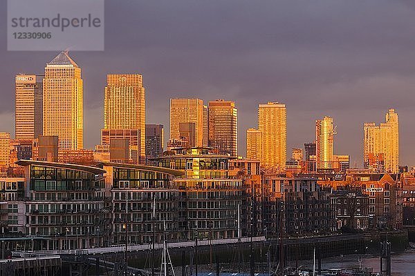 England  London  Canary Wharf und Docklands Skyline