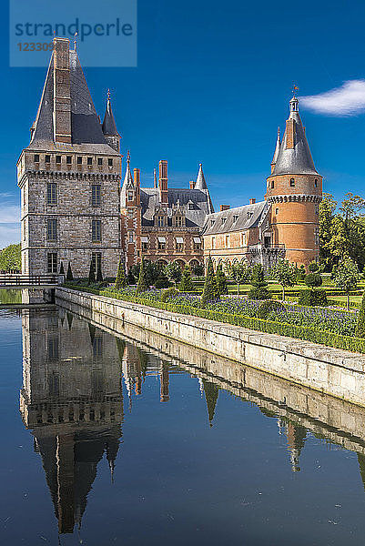 Frankreich  Centre Val de Loire  Eure et Loir  Chateau de Maintenon und französischer formaler Garten