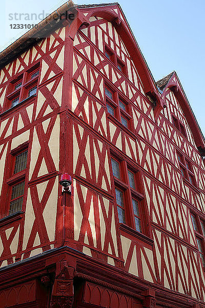 Frankreich  Region Bourgogne Franche Comte (Burgund)  Departement Yonne  Auxerre  Straße Draperie