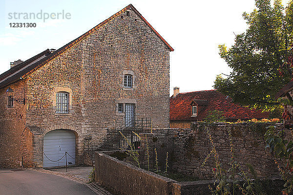 Frankreich  Bourgogne Franche Comte  Jura (39)  Chateau Chalon (Schönstes Dorf Frankreichs)