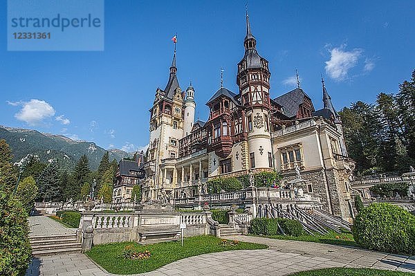 Rumänien  Prahova  Sinaia Stadt  Schloss Peles