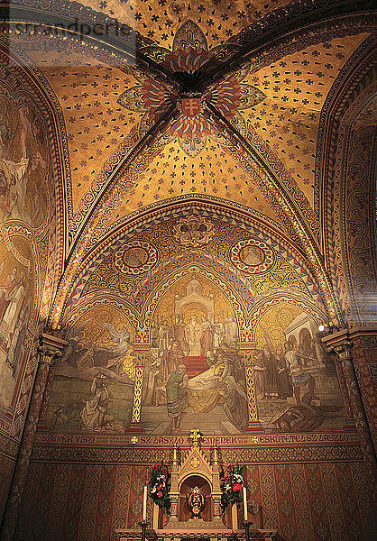 Ungarn  Budapest  Matthiaskirche  Innenraum  Wandmalereien