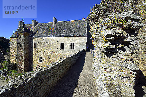 Europa Frankreich Spaziergang zum Schloss von Suscinio Morbihan