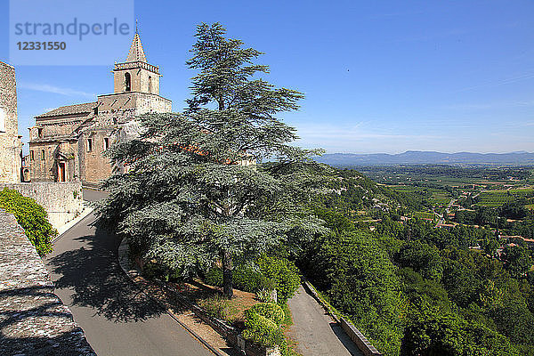Frankreich  Provence Alpes Cote d'Azur  Vaucluse (84)  Venasque  Kirche Notre Dame