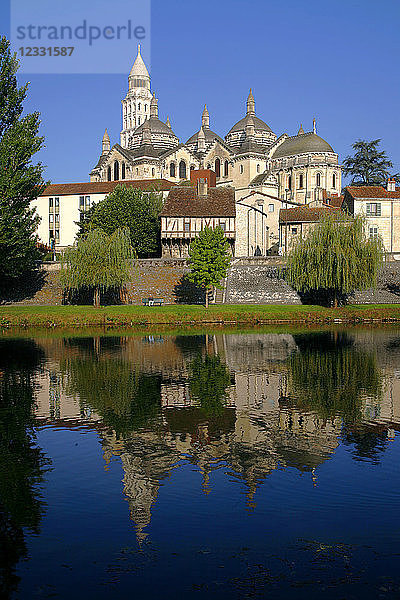 Frankreich  Aquitanien  Dordogne (24)  Perigueux  Saint Front Kathedrale (unesco Welterbe) und Isle Fluss