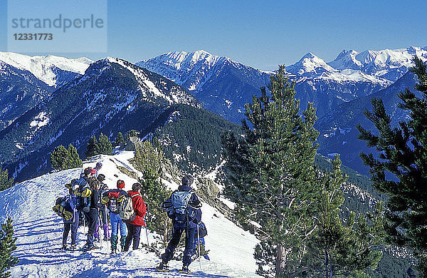 Spanien  Aragonien  Pyrenäen  Nationalpark Ordesa und Mont Perdu  Schneeschuhwandern