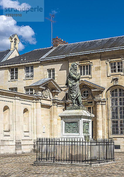 Frankreich  Paris 5. Bezirk  Val de Grace  Statue des Sanitätsoffiziers Dominique Jean Larrey  Museum des Sanitätsdienstes der Armeen