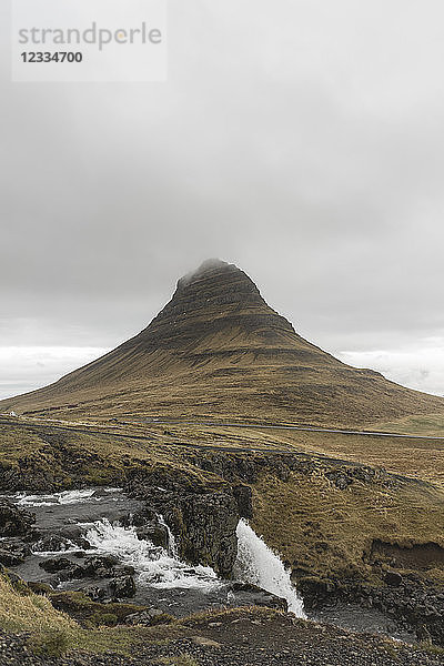 Iceland  Snaefellsnes peninsula  Kirkjufell  waterfall