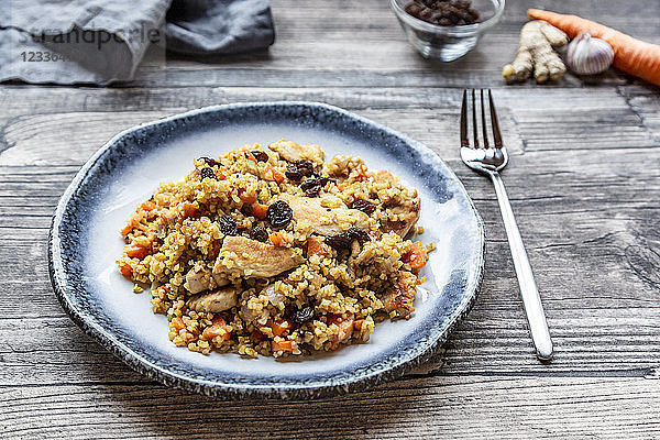 Bulgur with chicken meat  carrot  ginger and raisins