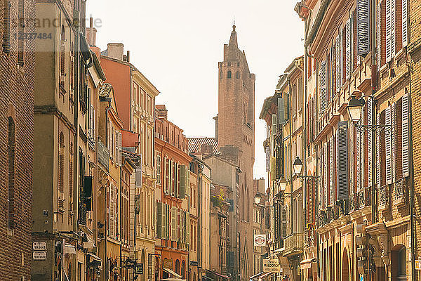 France  Haute-Garonne  Toulouse  Old town  old houses and Basilica of Saint Sernin